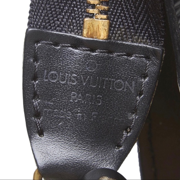 Louis Vuitton Pochette Leather Bag - Picture 5 of 7